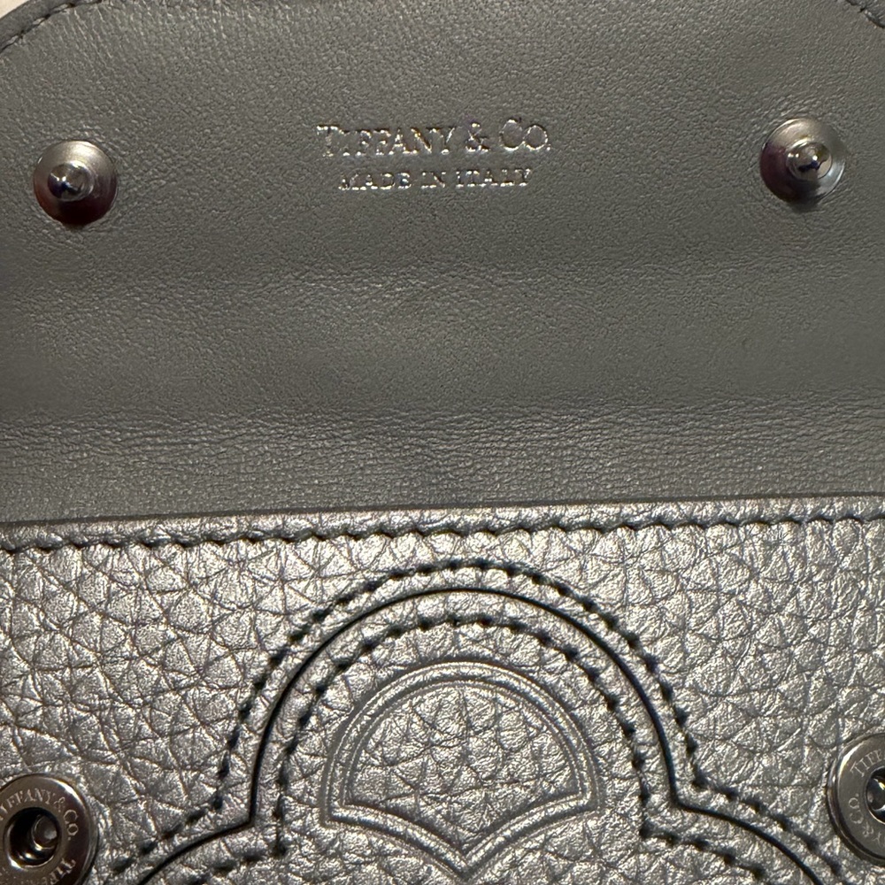 NWT New Tiffany & Co. Return to Tiffany Metallic Silver Key Holder Pouch - Picture 2 of 4